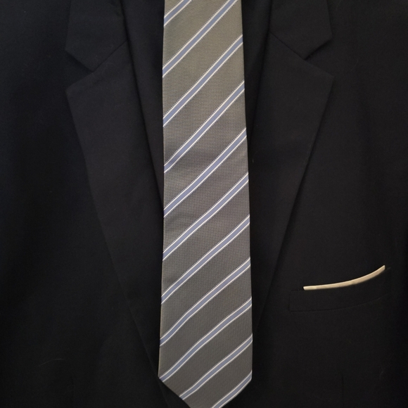 Elegant Navy Blue Men's 3pc Suit - Picture 7 of 8